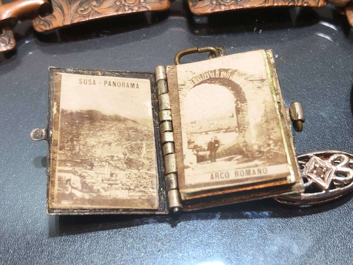 A Mixed Jewellery Lot of Various Items