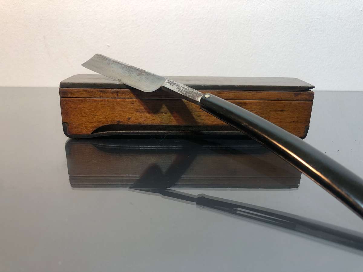 Barbers JA Henckels Zwillengswerk Straight Razor in Original Box