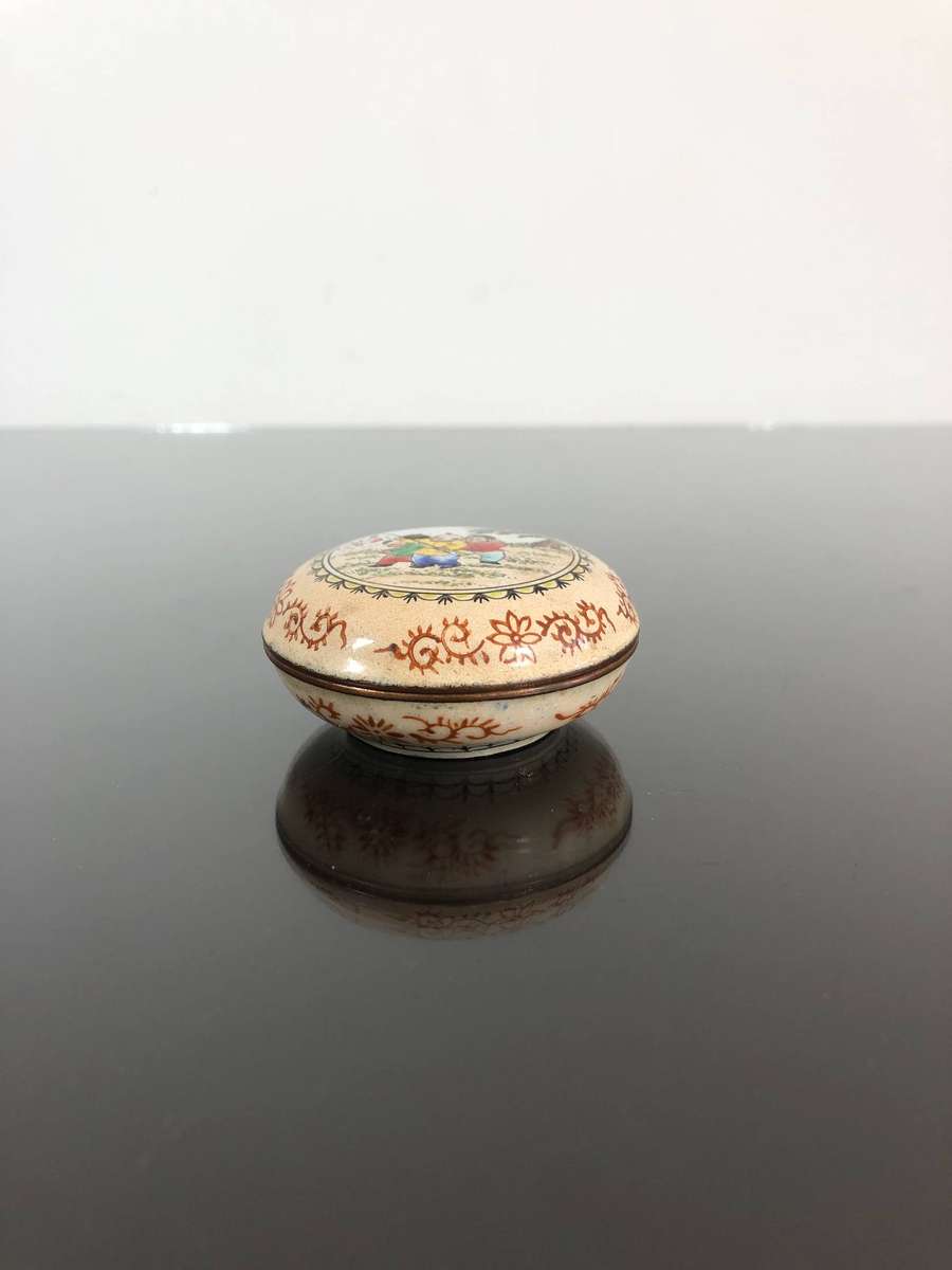 A Chinese Republic Period Enamelled Ink Brush Washer