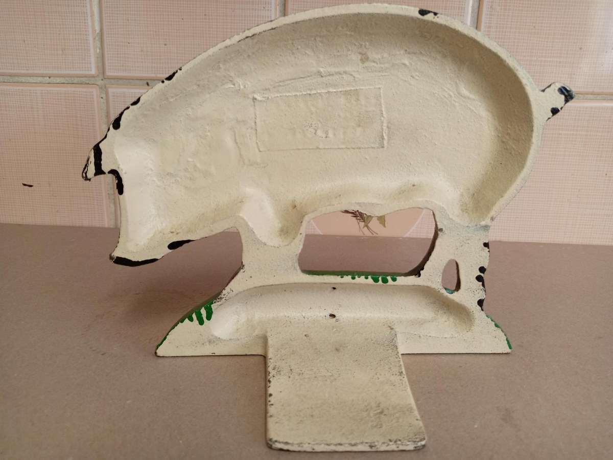 VINTAGE CAST IRON PIG SHAPED DOOR STOPPER