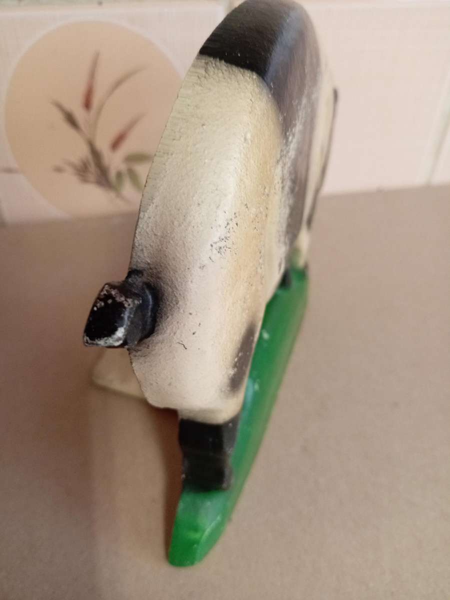 VINTAGE CAST IRON PIG SHAPED DOOR STOPPER