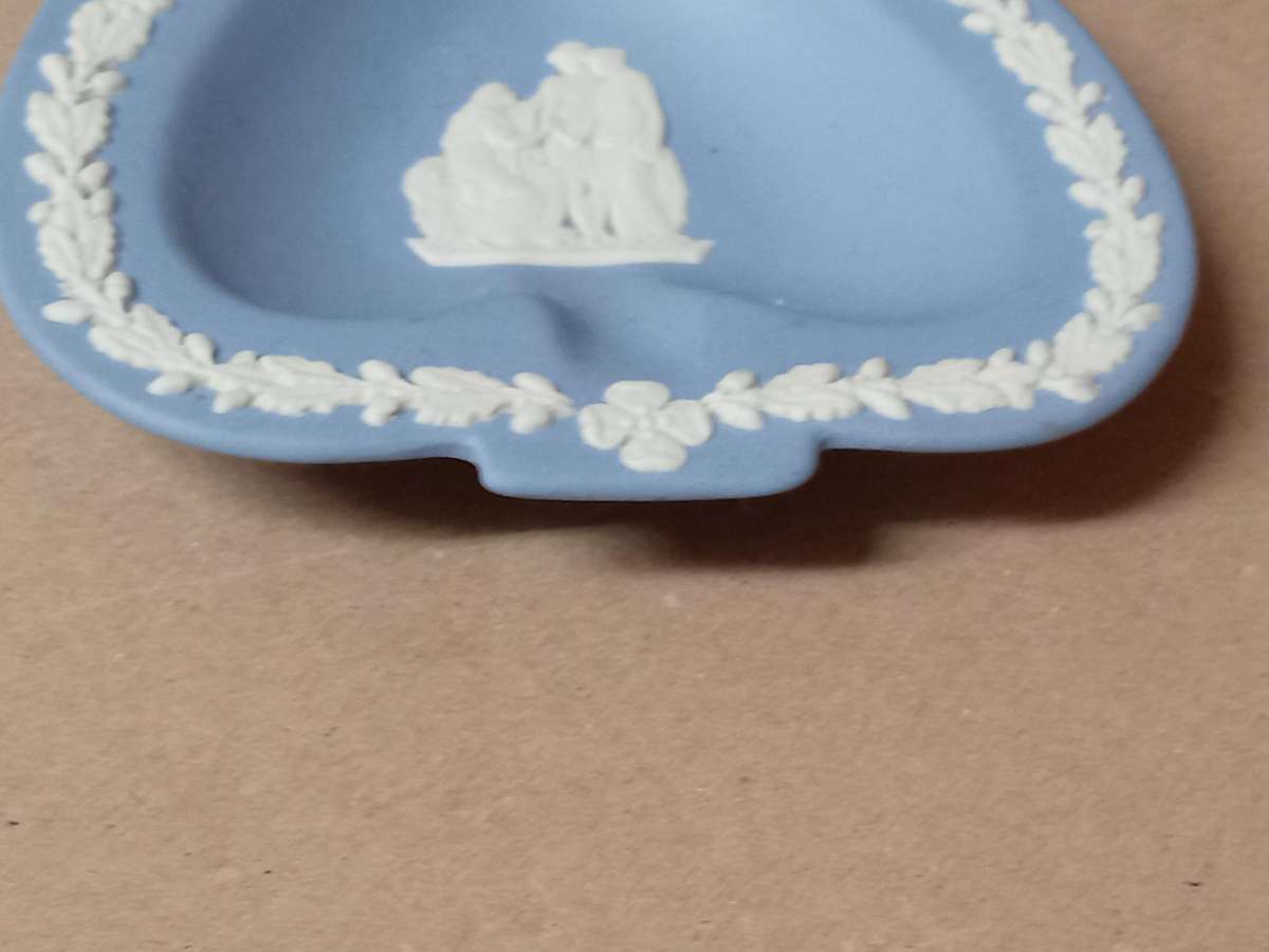 VINTAGE WEDGWOOD JASPERWARE HEART SHAPED TRINKET DISH