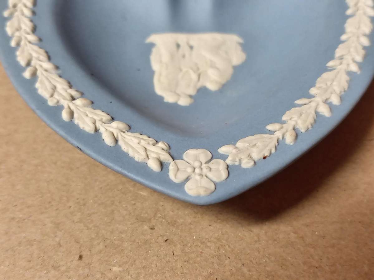 VINTAGE WEDGWOOD JASPERWARE HEART SHAPED TRINKET DISH