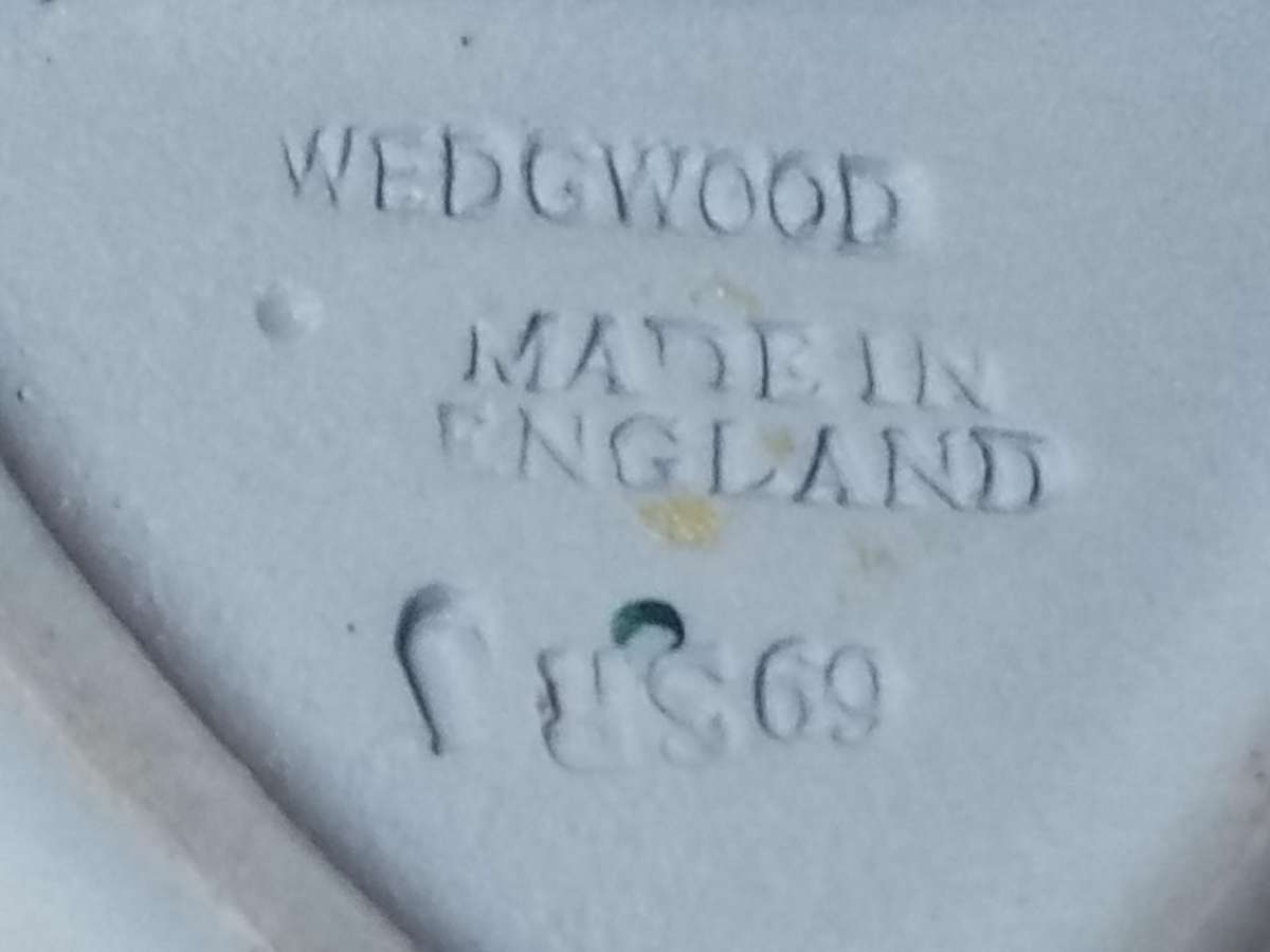 VINTAGE WEDGWOOD JASPERWARE HEART SHAPED TRINKET DISH