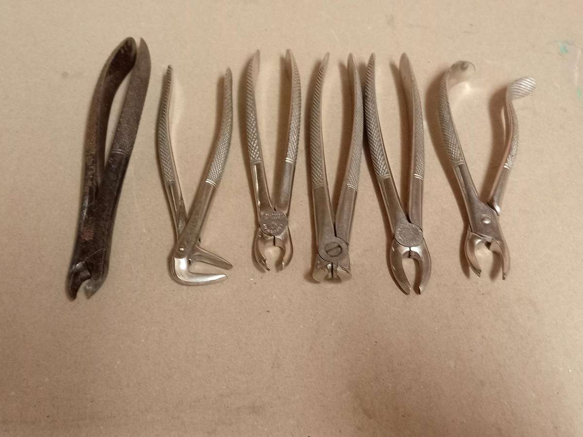 VINTAGE ASSORTMENT OF DENTAL TOOLS