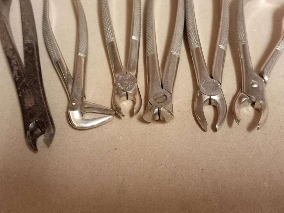 VINTAGE ASSORTMENT OF DENTAL TOOLS