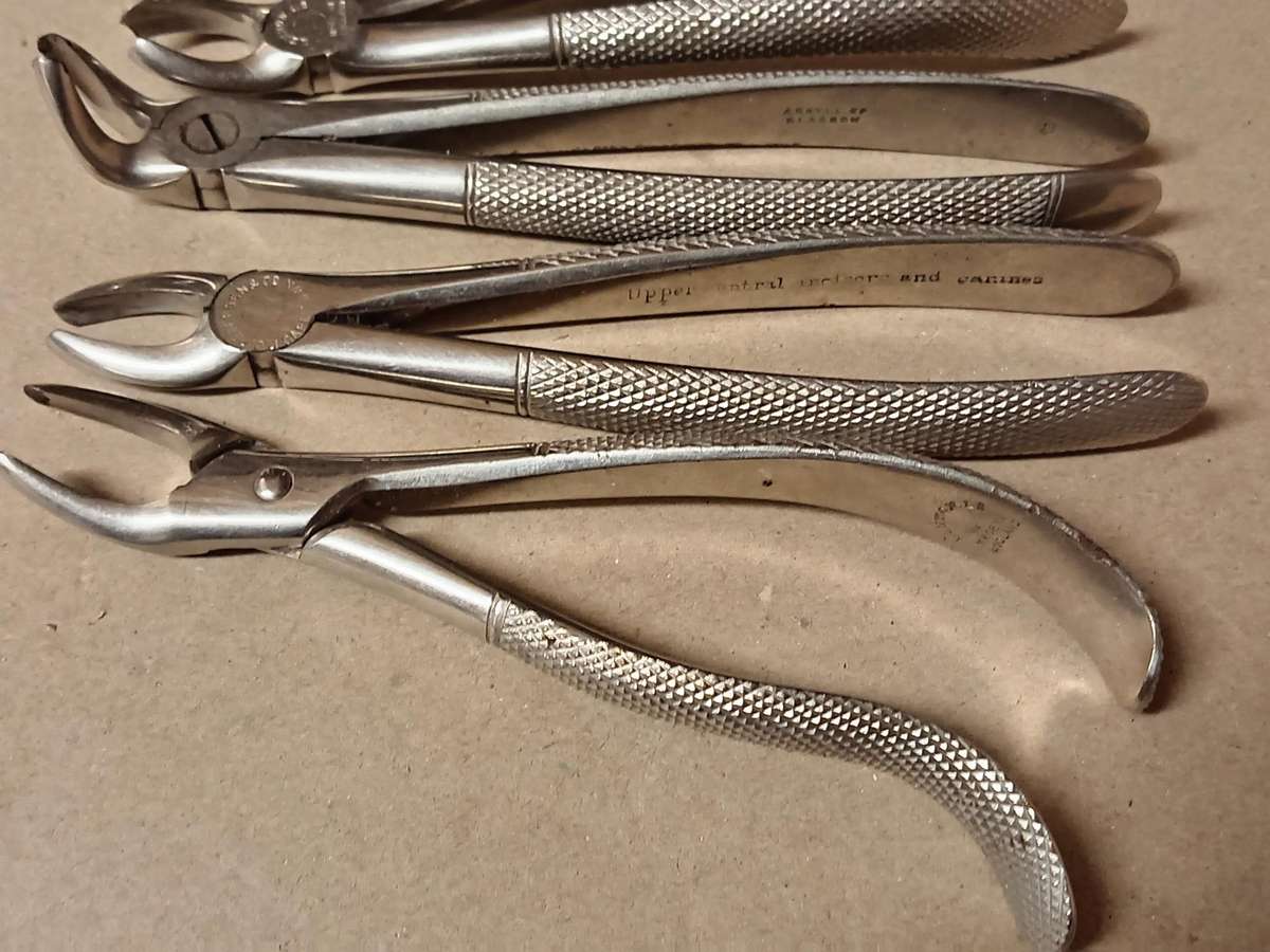 VINTAGE ASSORTMENT OF DENTAL TOOLS