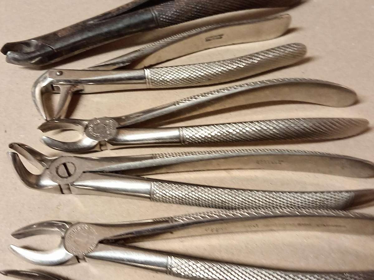VINTAGE ASSORTMENT OF DENTAL TOOLS