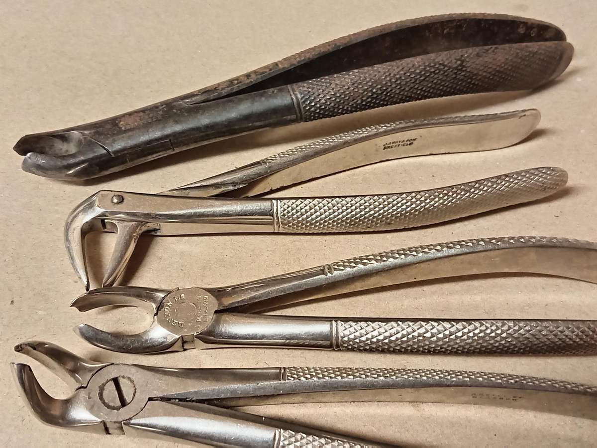VINTAGE ASSORTMENT OF DENTAL TOOLS