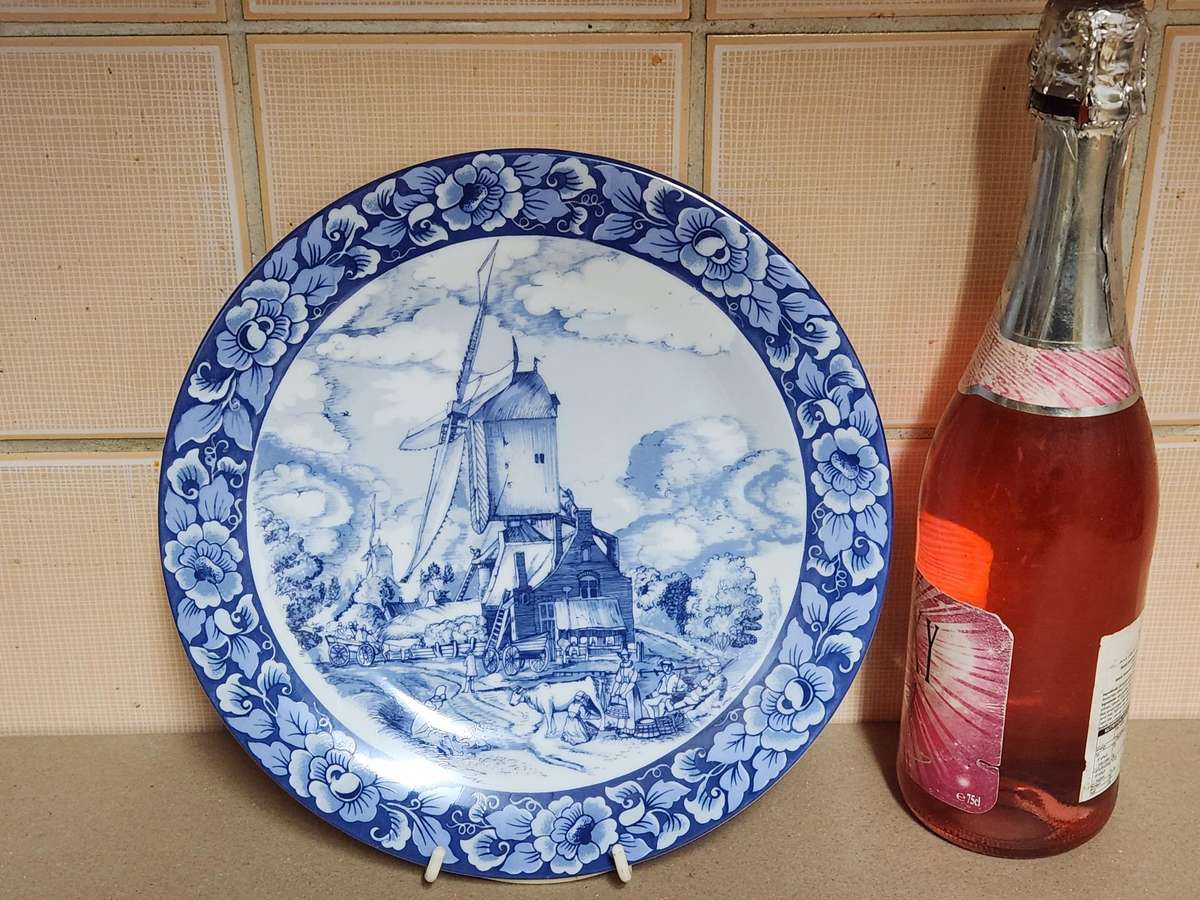 Vintage Delft Holland Plate from the Oude Molen Fabriek, Special Limited Edition