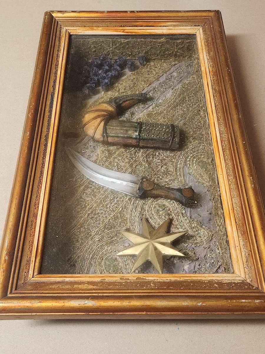Rare antique Yemeni khanjar dagger in ornate display box