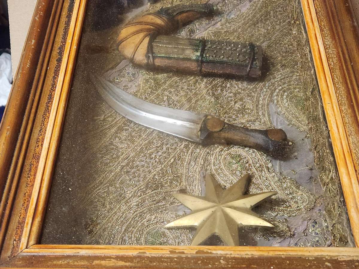 Rare antique Yemeni khanjar dagger in ornate display box