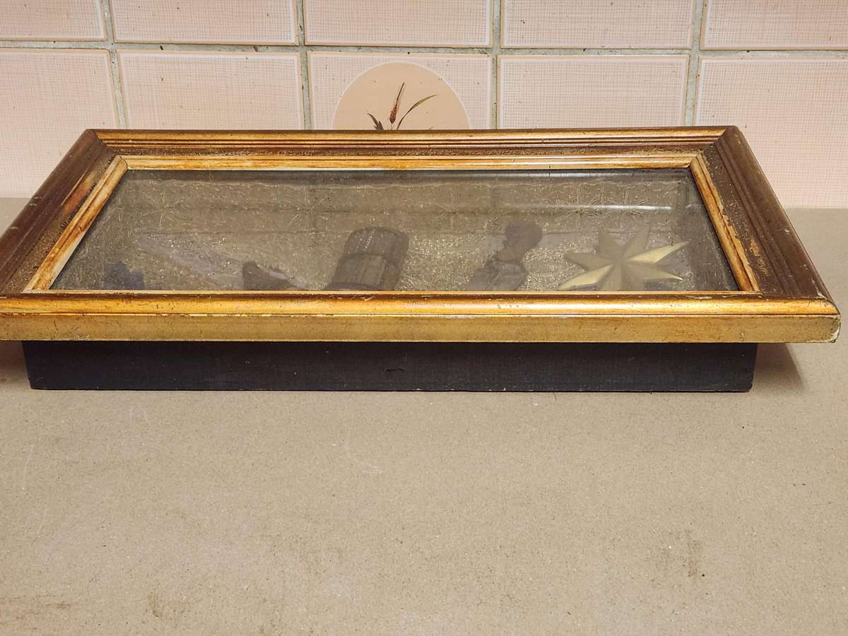 Rare antique Yemeni khanjar dagger in ornate display box