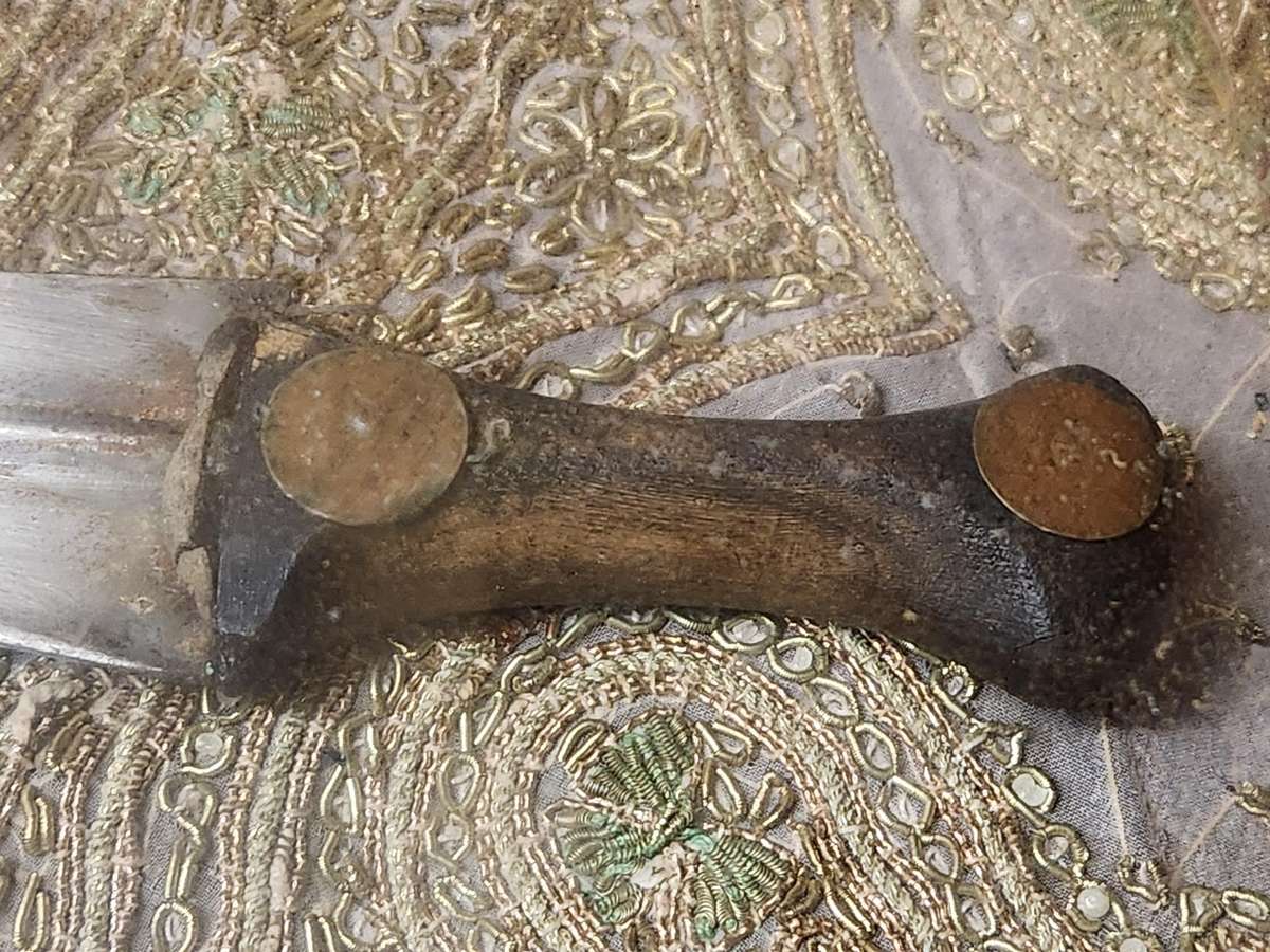 Rare antique Yemeni khanjar dagger in ornate display box