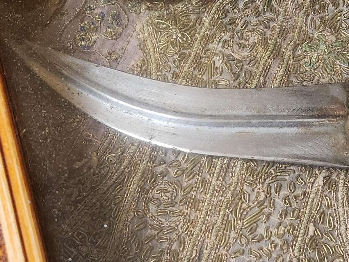 Rare antique Yemeni khanjar dagger in ornate display box