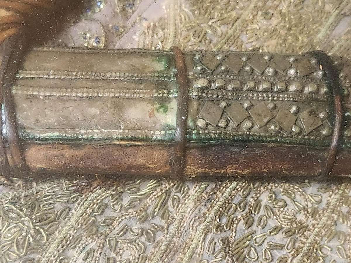 Rare antique Yemeni khanjar dagger in ornate display box