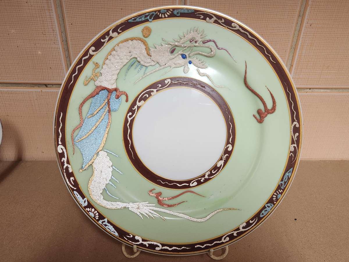 VINTAGE CHINESE DRAGON MOTIF TEA POT AND PLATE, MARKED AT THE BASE
