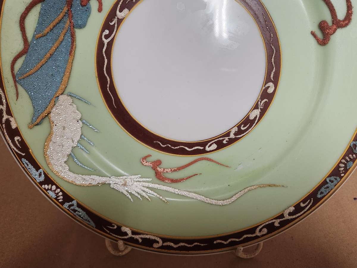 VINTAGE CHINESE DRAGON MOTIF TEA POT AND PLATE, MARKED AT THE BASE