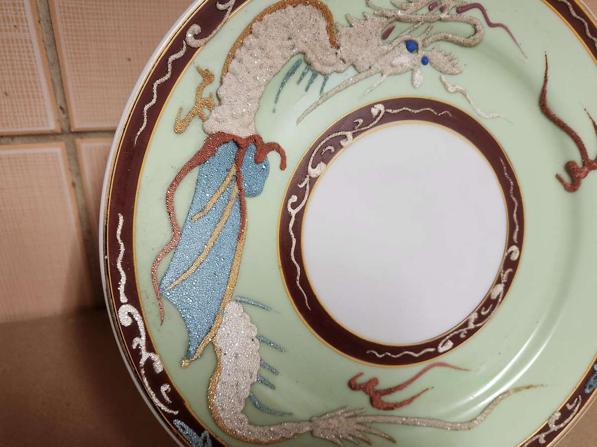 VINTAGE CHINESE DRAGON MOTIF TEA POT AND PLATE, MARKED AT THE BASE