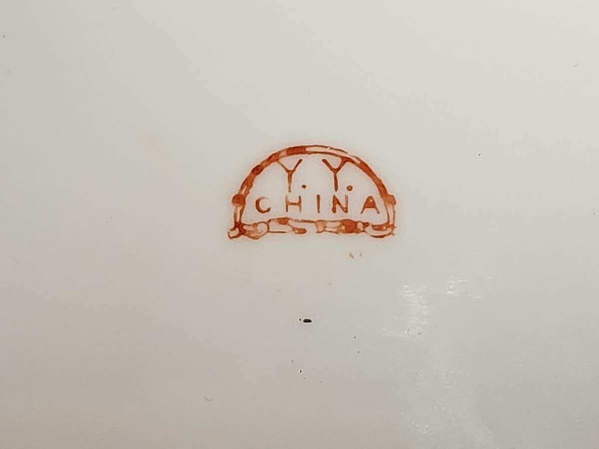 VINTAGE CHINESE DRAGON MOTIF TEA POT AND PLATE, MARKED AT THE BASE