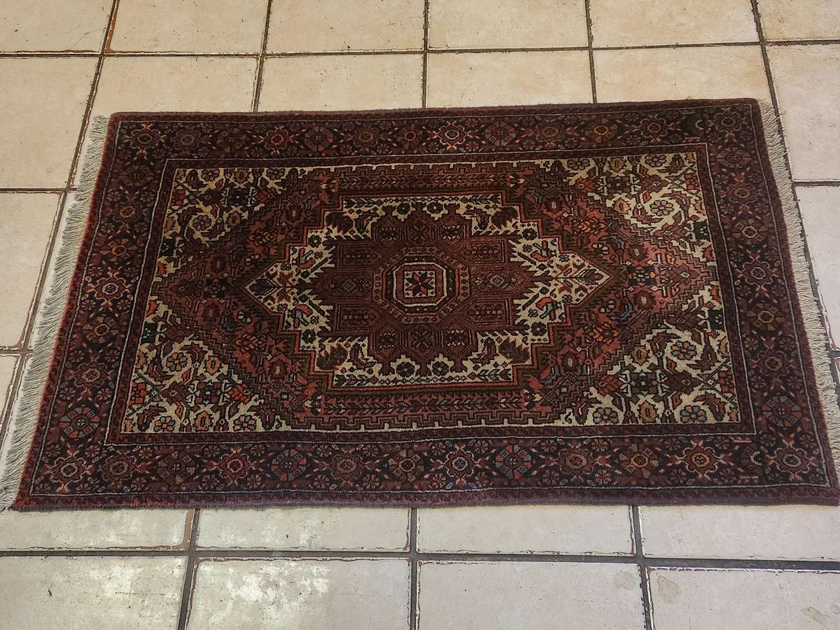 STUNNING VINTAGE PURE WOOL HAND KNOTTED BIDJAR PERSIAN CARPET