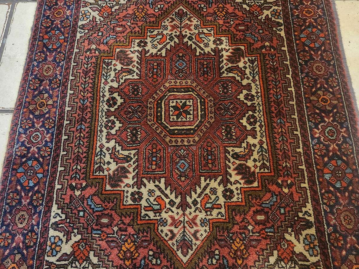 STUNNING VINTAGE PURE WOOL HAND KNOTTED BIDJAR PERSIAN CARPET