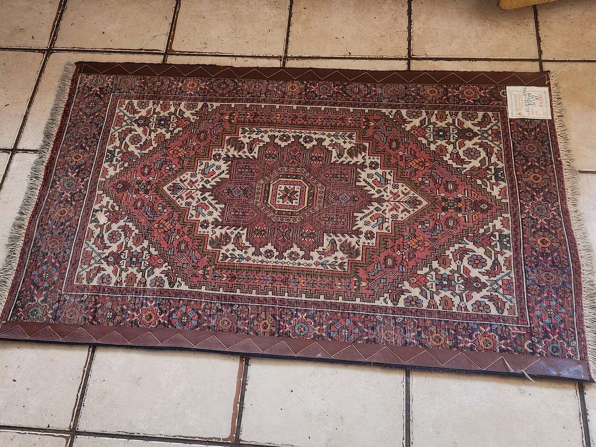 STUNNING VINTAGE PURE WOOL HAND KNOTTED BIDJAR PERSIAN CARPET
