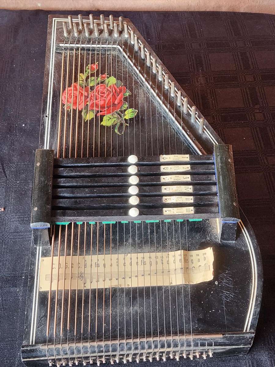 VINTAGE ROSETTI SIX BAR AUTOHARP MUSICAL INSTRUMENT