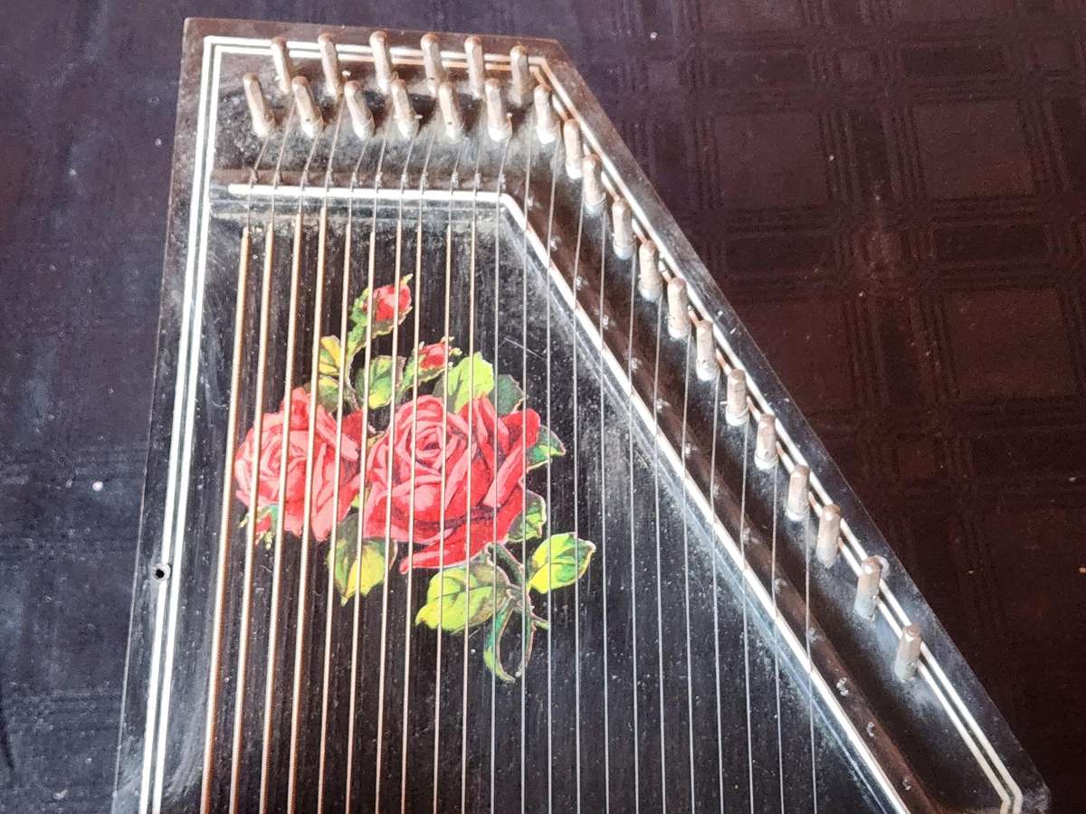 VINTAGE ROSETTI SIX BAR AUTOHARP MUSICAL INSTRUMENT