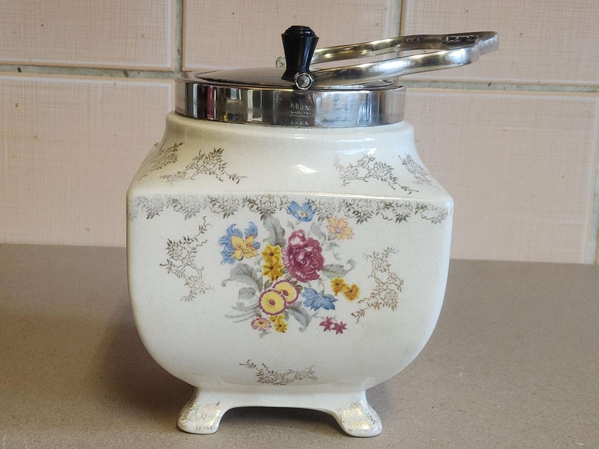 VINTAGE ENGLISH WARE LANCASTER SANDLAND COOKIE JAR