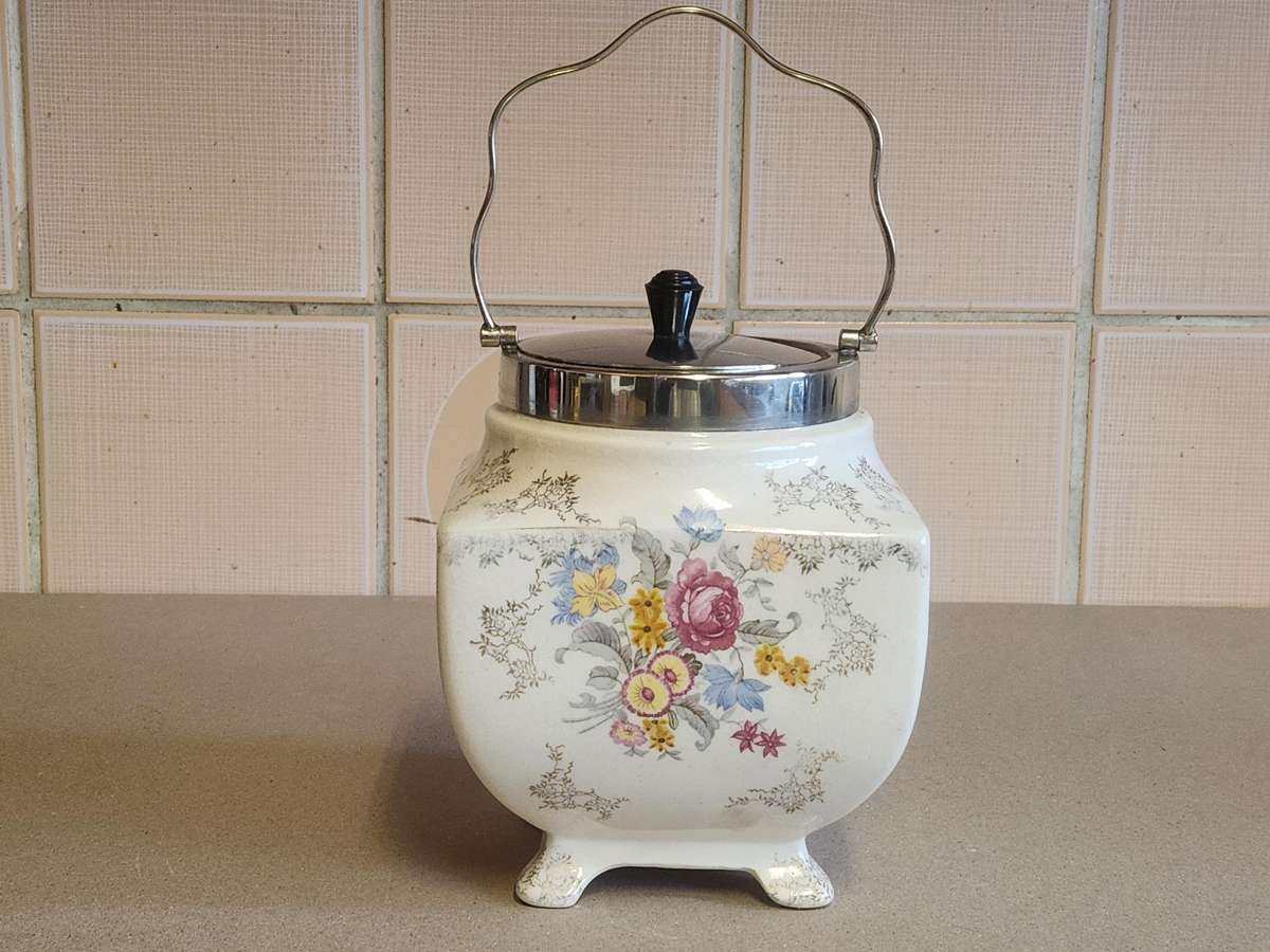 VINTAGE ENGLISH WARE LANCASTER SANDLAND COOKIE JAR