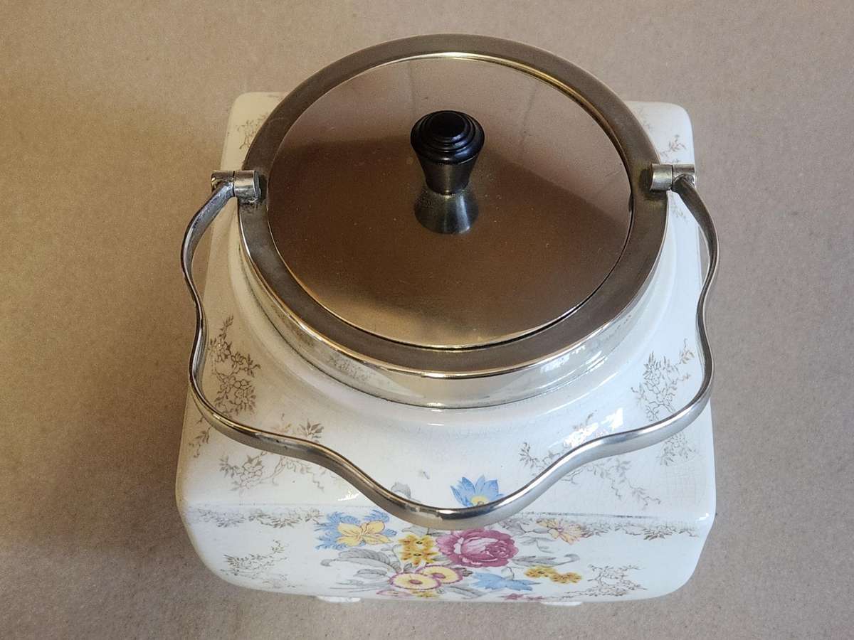 VINTAGE ENGLISH WARE LANCASTER SANDLAND COOKIE JAR