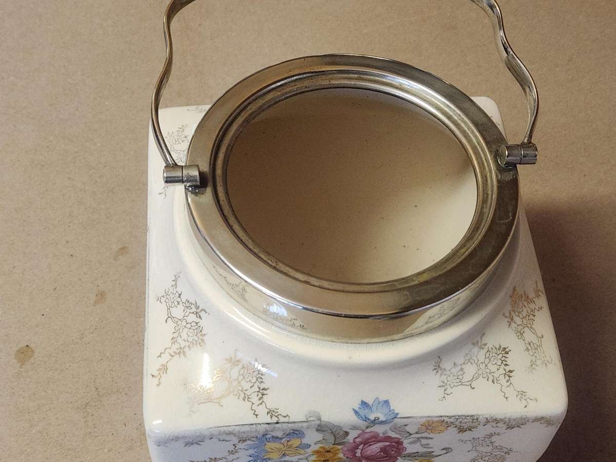 VINTAGE ENGLISH WARE LANCASTER SANDLAND COOKIE JAR