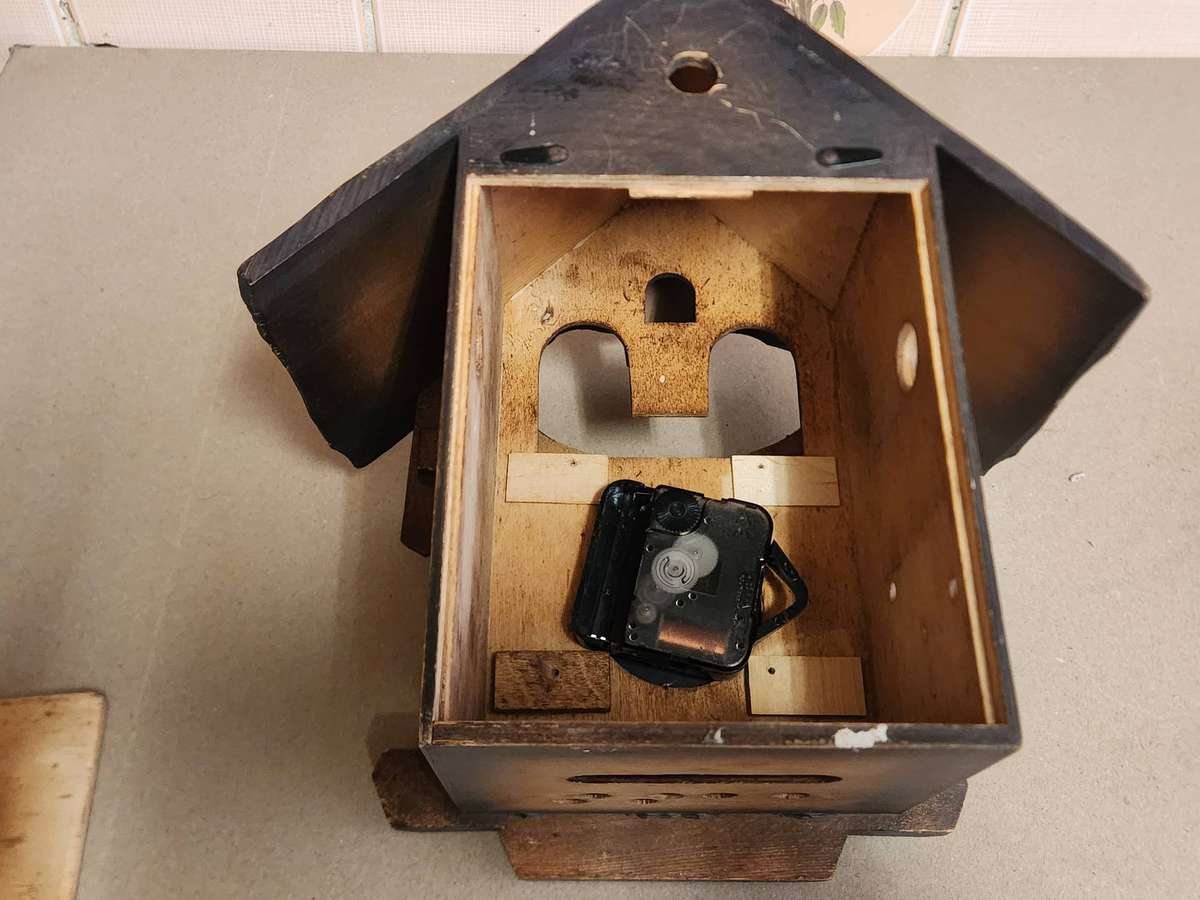 VINTAGE BLACK FOREST GERMANY CUCKOO CLOCK CASING FOR SPARES OR RESTORATION
