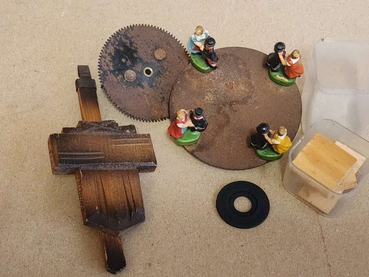 VINTAGE BLACK FOREST GERMANY CUCKOO CLOCK CASING FOR SPARES OR RESTORATION