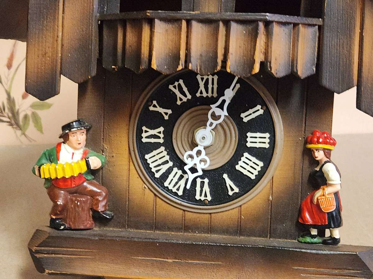 VINTAGE BLACK FOREST GERMANY CUCKOO CLOCK CASING FOR SPARES OR RESTORATION