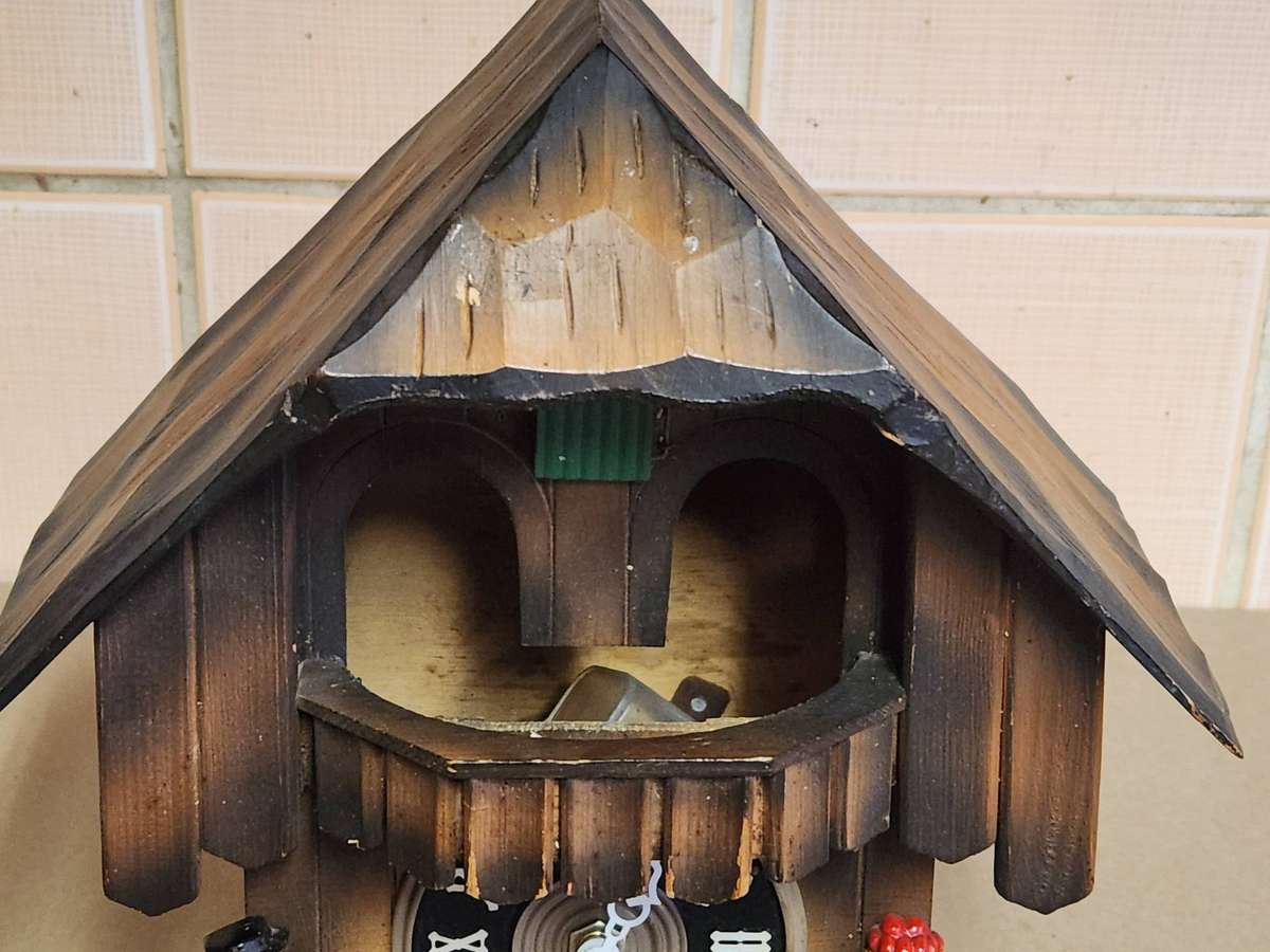 VINTAGE BLACK FOREST GERMANY CUCKOO CLOCK CASING FOR SPARES OR RESTORATION