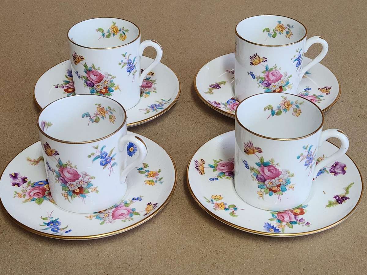 SET OF 4 STUNNING SPODE COPELANDS CHINA DEMITASSE CUPS AND SAUCERS