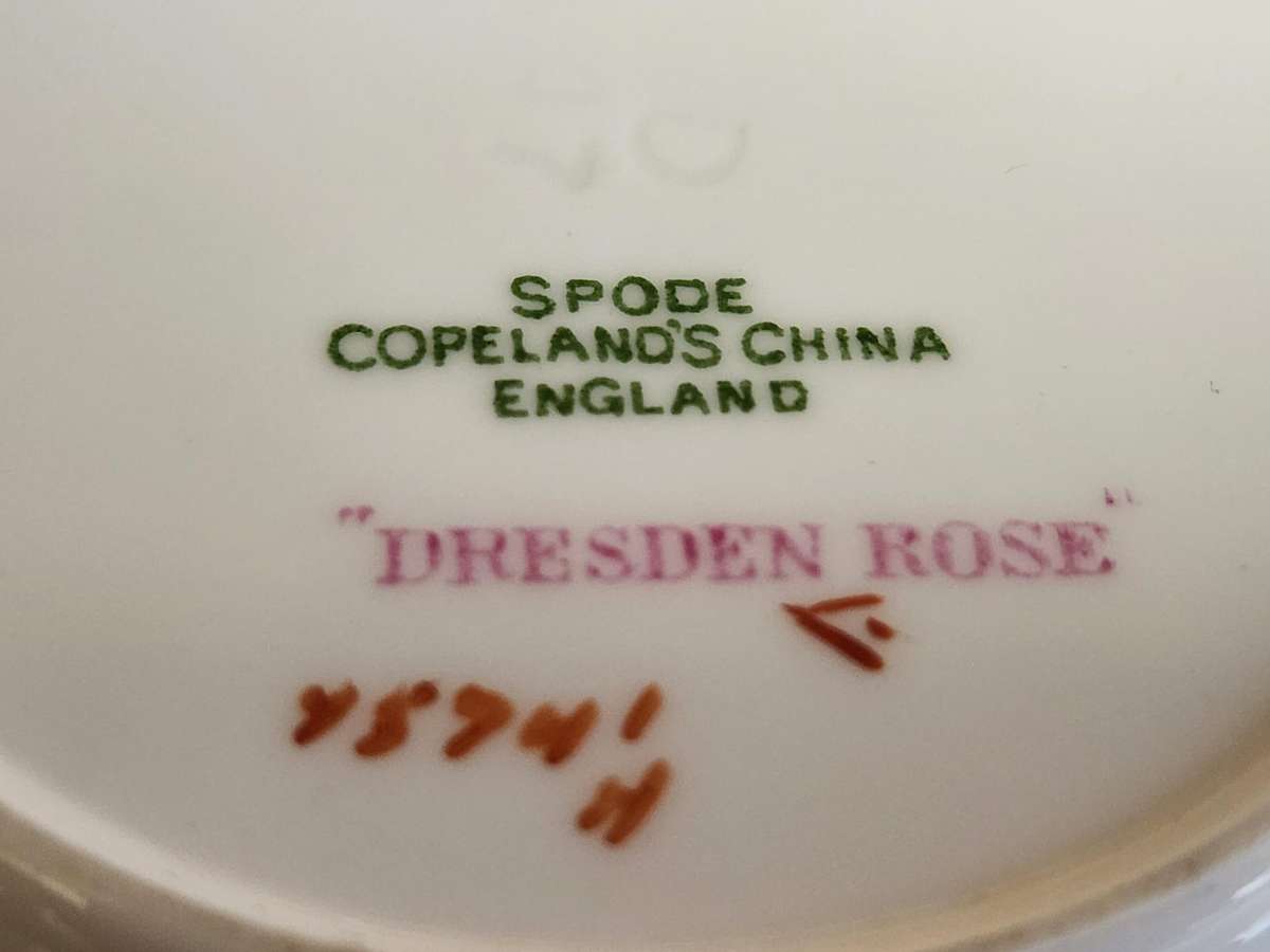 SET OF 4 STUNNING SPODE COPELANDS CHINA DEMITASSE CUPS AND SAUCERS