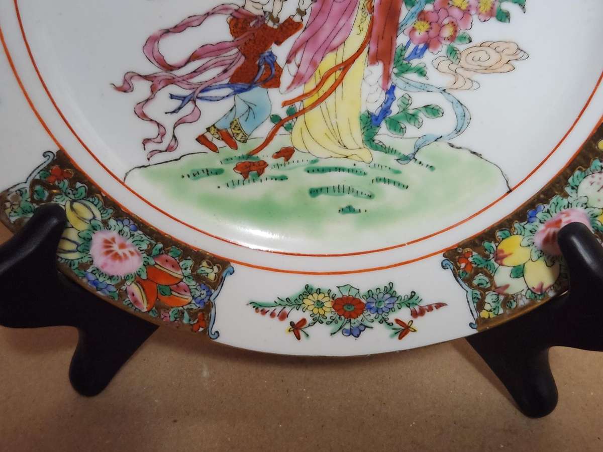 ANTIQUE EARLY 20th CENTURY FAMILLE ROSE MEDALLION PLATE