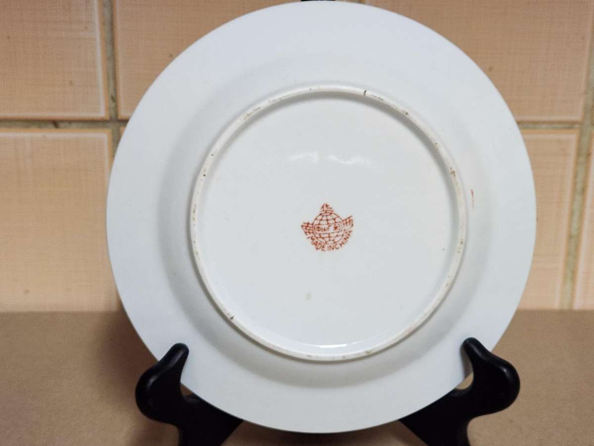 ANTIQUE EARLY 20th CENTURY FAMILLE ROSE MEDALLION PLATE