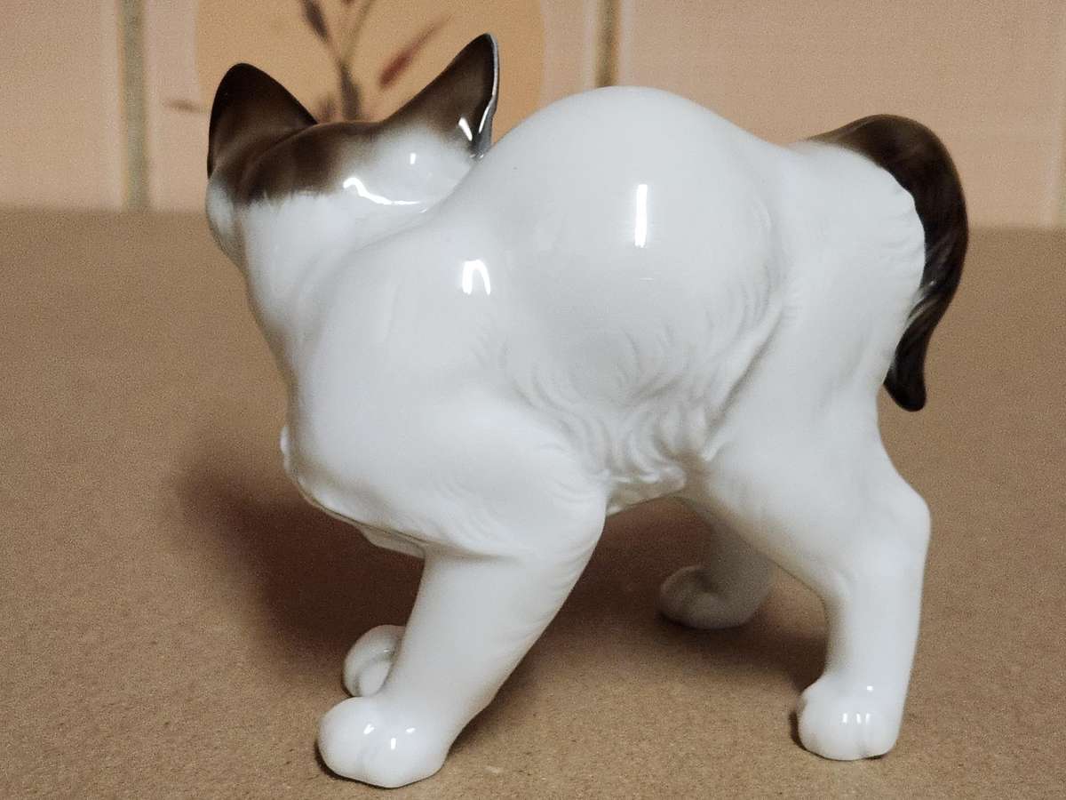 1950s ROSENTHAL GERMANY T KARNER PORCELAIN HUNCHING CAT FIGURINE