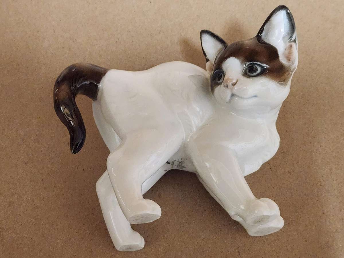 1950s ROSENTHAL GERMANY T KARNER PORCELAIN HUNCHING CAT FIGURINE