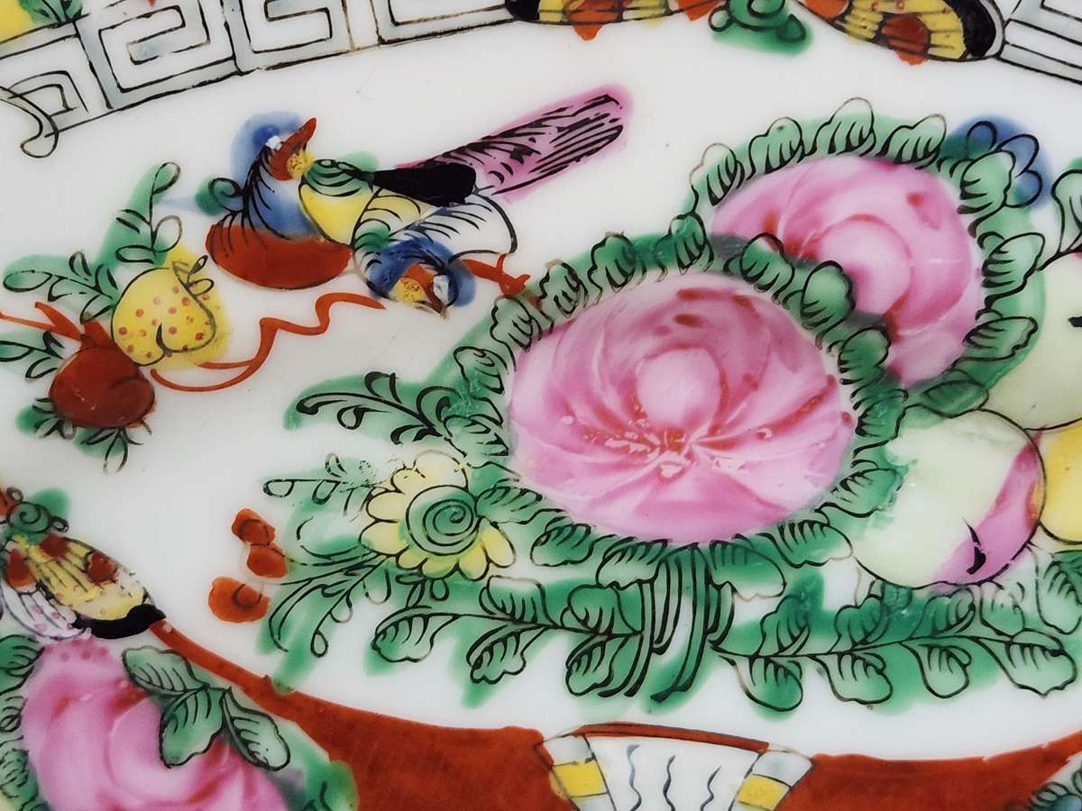 HIGHLY COLLECTIBLE ANTIQUE CHINESE FAMILLE ROSE MEDALLION PORCELAIN PLATE