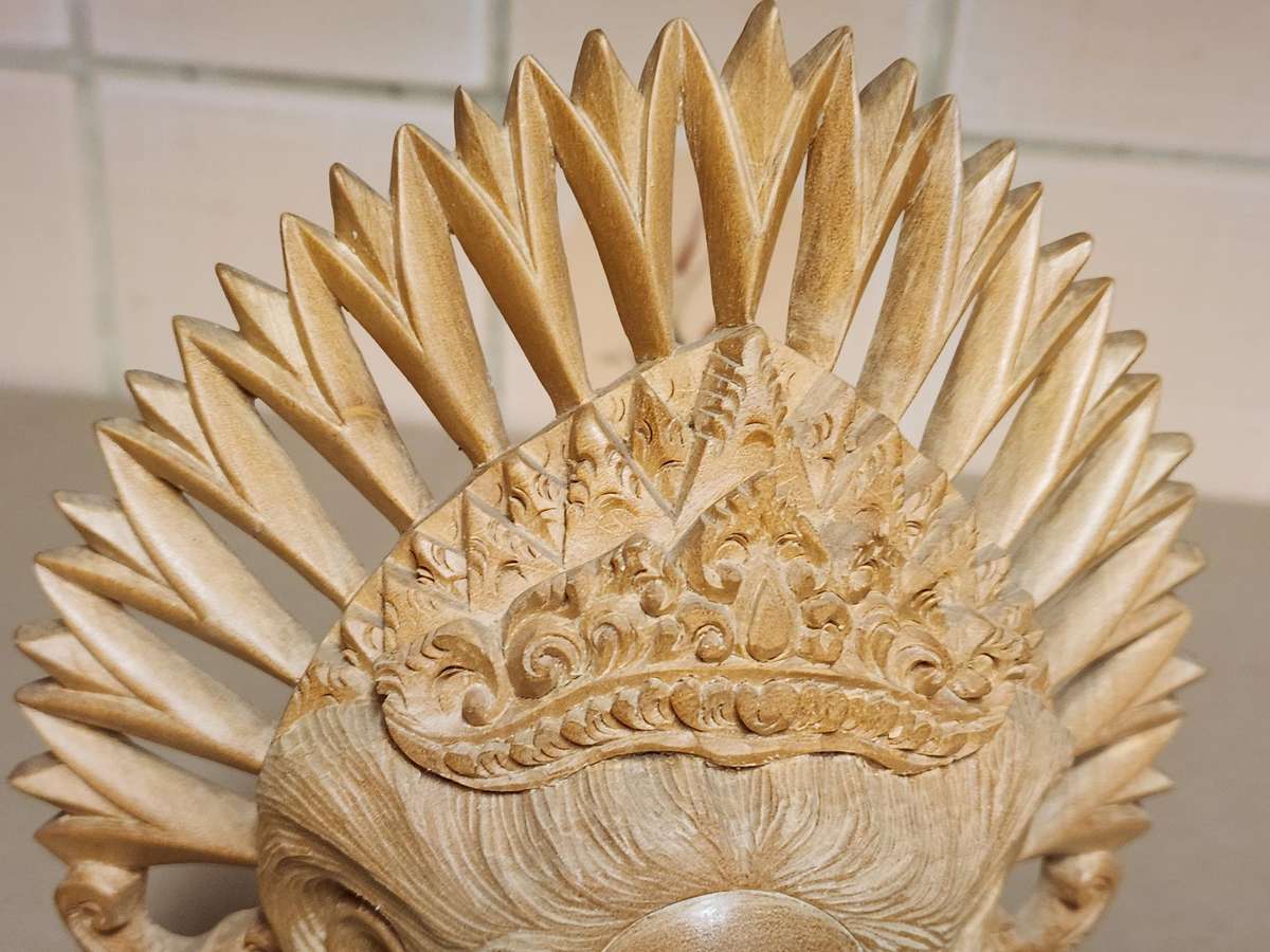 VINTAGE ELABORATELY CARVED WOODEN BALINESE JANGER DANCER BUST