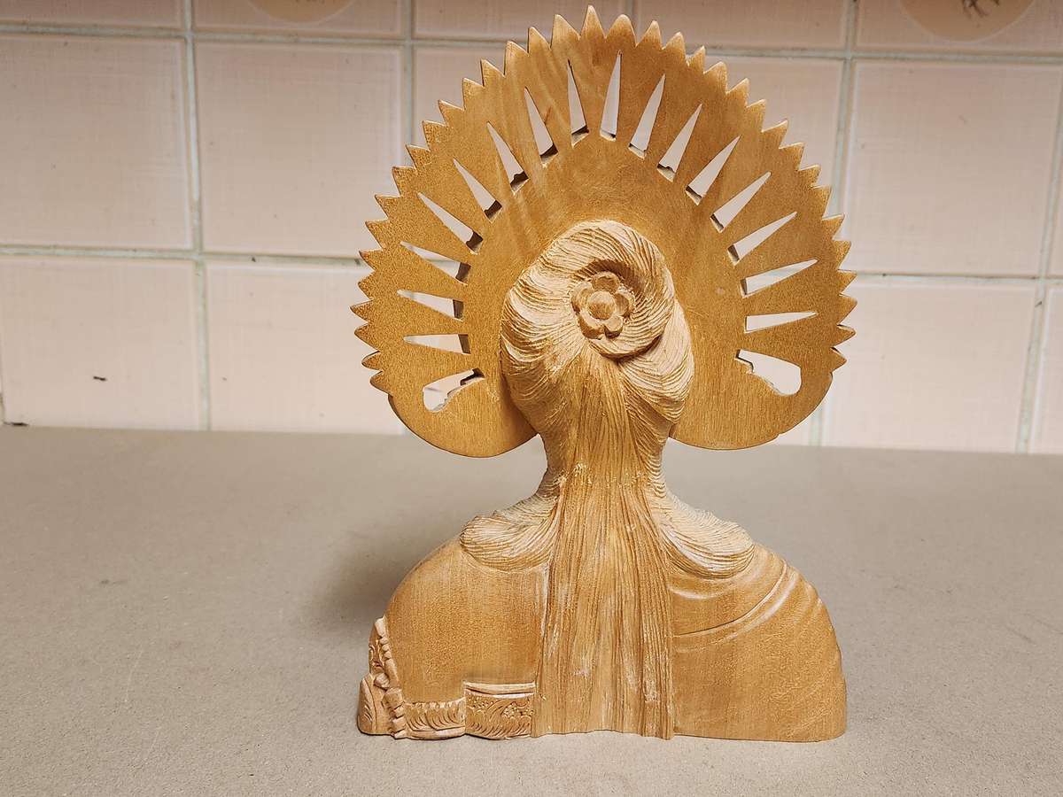 VINTAGE ELABORATELY CARVED WOODEN BALINESE JANGER DANCER BUST