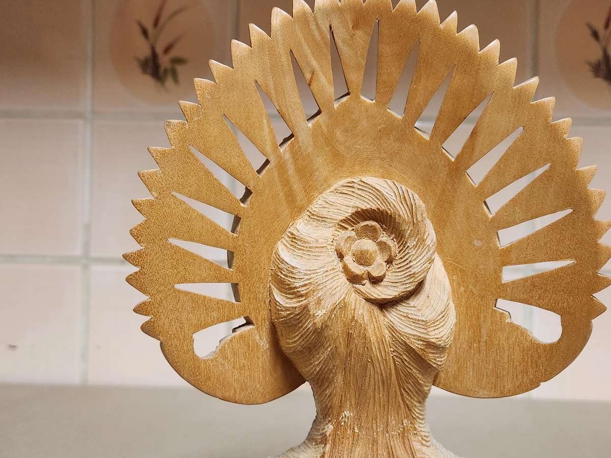 VINTAGE ELABORATELY CARVED WOODEN BALINESE JANGER DANCER BUST