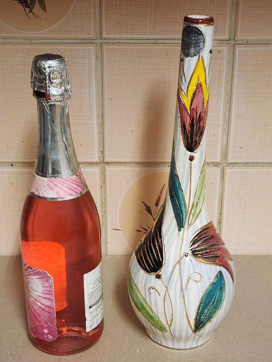 RARE FIND! 20th CENTURY ROUGE FONTAINE BAUDOUR CERAMIQUE BOTTLE-NECK VASE