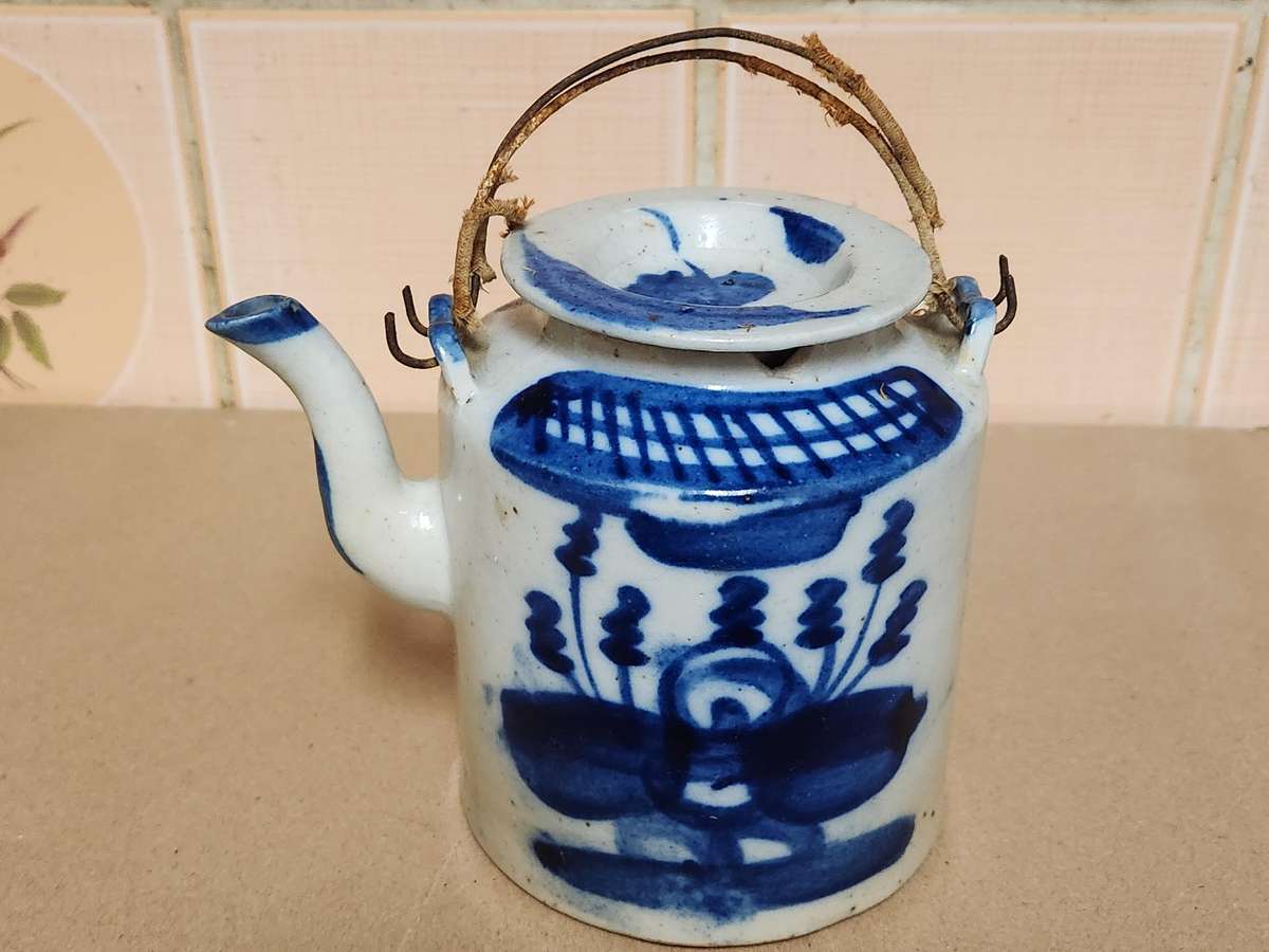 ANTIQUE 1800s CHINESE EXPORT BLUE AND WHITE STONEWARE TEAPOT, CHIP ON RIM