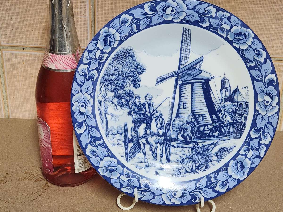 VINTAGE DELFT HOLLAND PLATE FROM THE OUDE MOLEN FABRIEK, SPECIAL LIMITED COLLECTORS EDITION